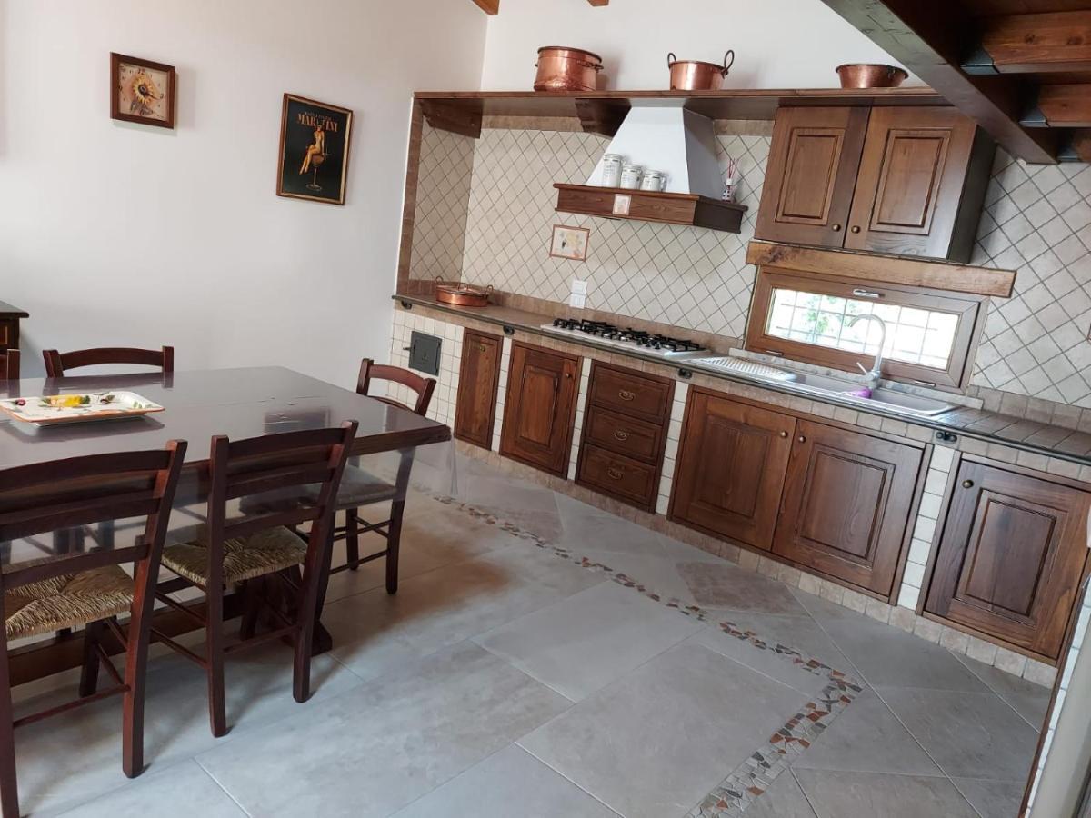 مبيت وإفطار Santo Stefano del Sole La Casa Sull'Aia,Av المظهر الخارجي الصورة