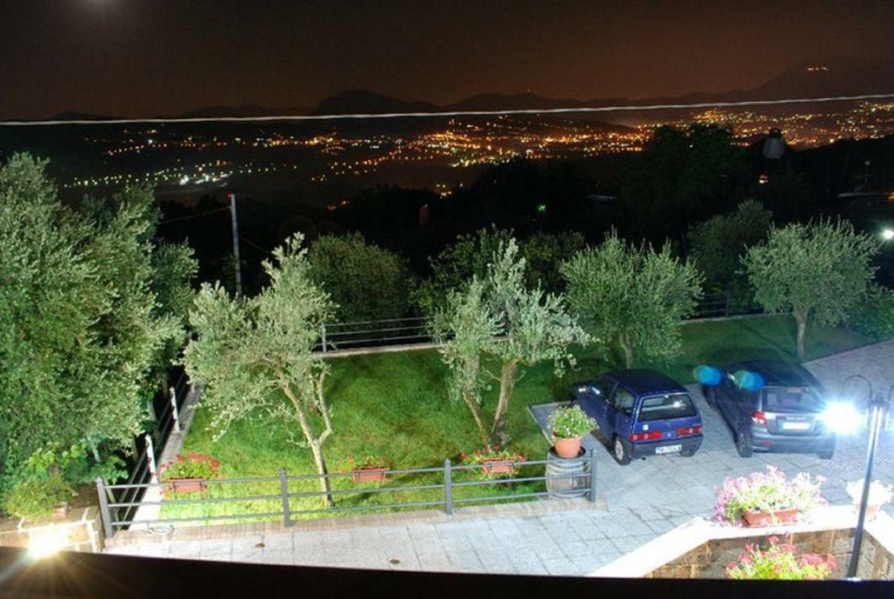 مبيت وإفطار Santo Stefano del Sole La Casa Sull'Aia,Av المظهر الخارجي الصورة